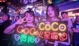 夜晚蹦迪吃瓜视频,揭秘蹦迪现场的热辣吃瓜瞬间