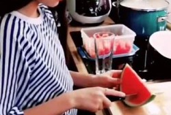 吃瓜圆满买衣服,揭秘买衣服的乐趣与心得