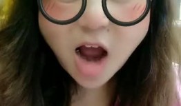 夏天吃瓜笑哈哈,欢乐无限笑颜