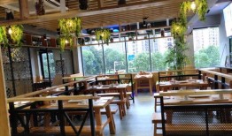 烧烤店吃瓜,一场舌尖上的夏日狂欢