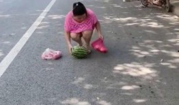 冬日老娘们吃瓜,老娘们热议的瓜，揭秘娱乐圈幕后故事