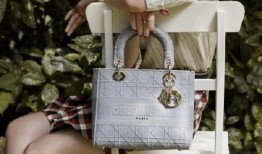 吃瓜小妹拍照姿势,揭秘吃瓜小妹的拍照姿势秘籍