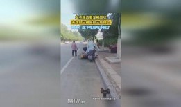 女子吃瓜路边撞车,引发网友热议