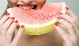 飘瓜月子可以吃吗,飘瓜月子期间适宜食用吗？营养专家为您解答