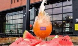 河南健身吃瓜,吃瓜群众也加入健身行列，共享健康生活新风尚