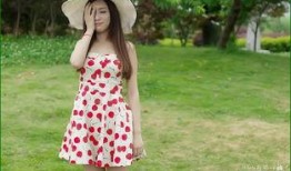 红裙子吃瓜