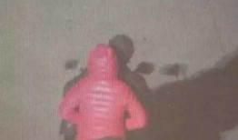 男子失败现场吃瓜,围观群众纷纷吃瓜热议