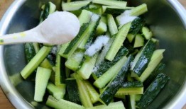 吃脆瓜有何用处,健康生活新选择，吃出清新每一天