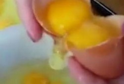 小伙发明吃瓜机器,小伙发明神奇吃瓜机器，轻松享受夏日清凉！”