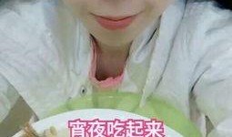 瓜娃子吃鸡爪视频,趣味横生美食大作战